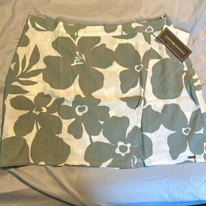 Coco Volcom wrap skirt - Brand New